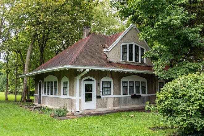 A 1908 mansion for sale in Urbana includes a rental carriage house in the rear.